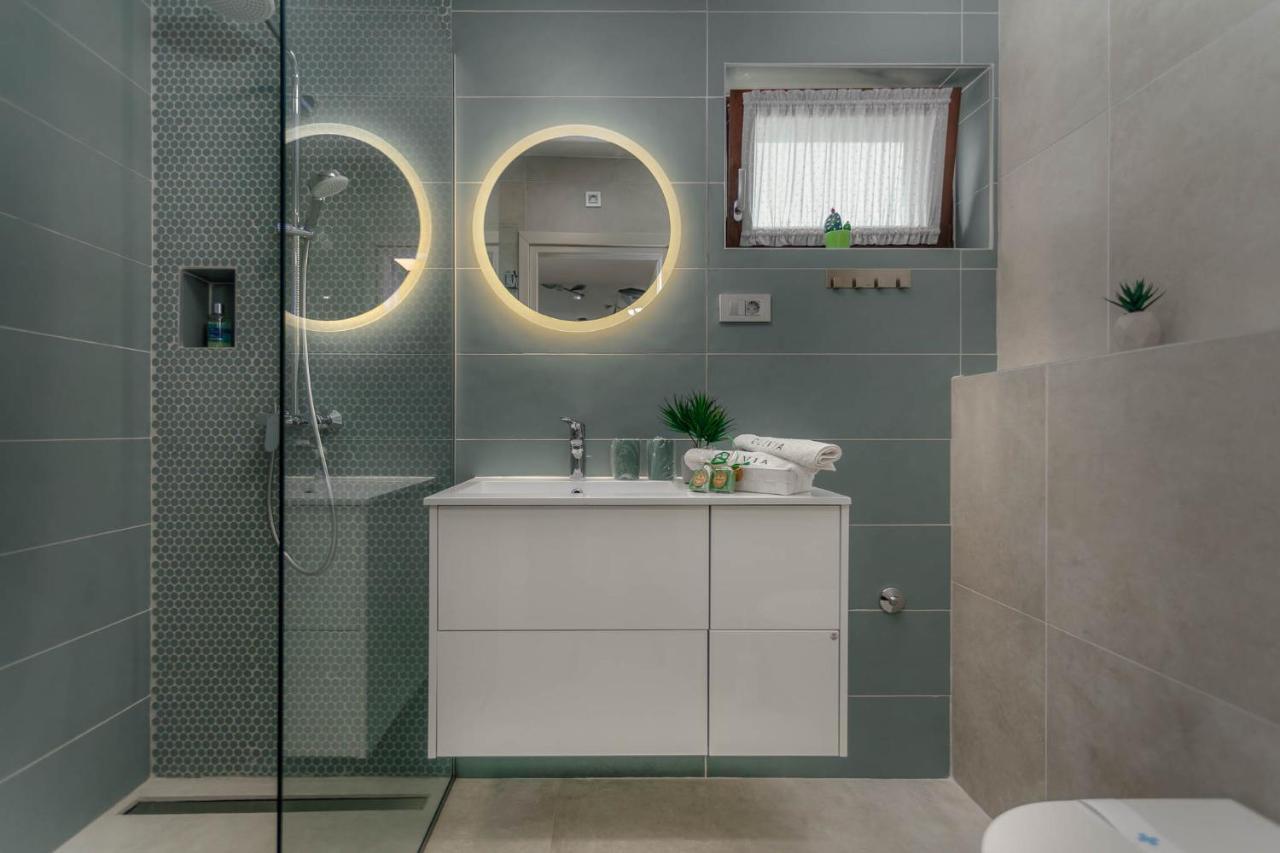 Apartments Olivia & Navy, Silo Екстериор снимка